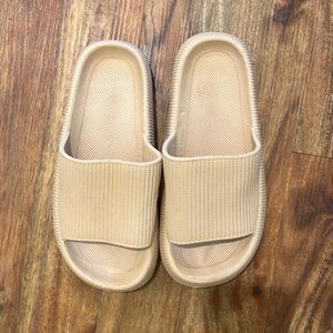 Authentic Pillow Slides, Oat Latte Color Size 8